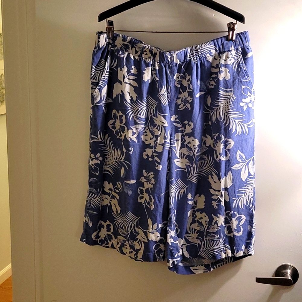 Hawaiian print Bermuda shorts size Large Tall